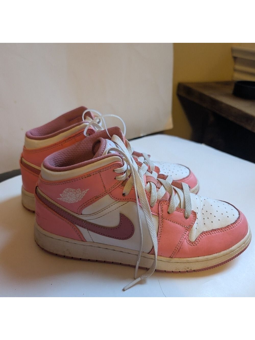 Nike Air Jordan 1 Mid Coral Chalk Valentine's Day DQ8423-616 Size 6.5Y In GUC